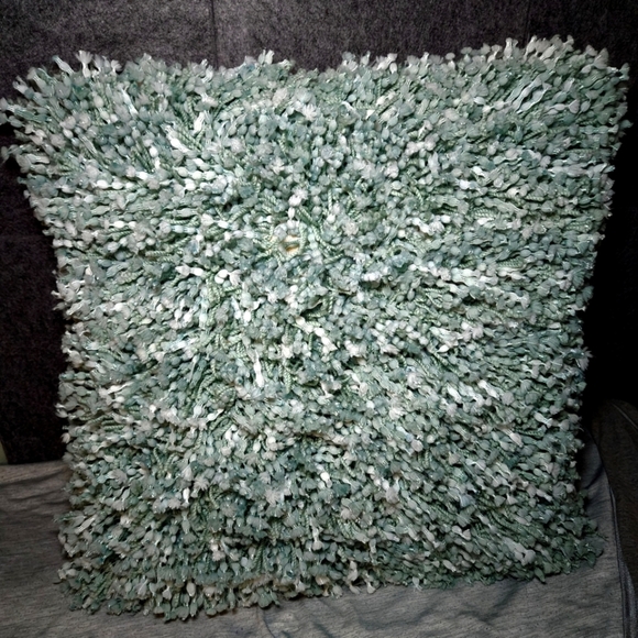 Nourison Celadon Pillow Size 18"x18"Decor style Glam Modern - Picture 1 of 6